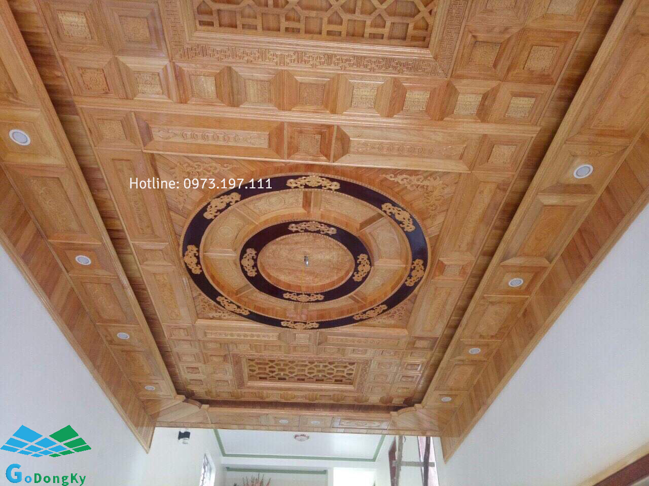 Báo giá thi công trần gỗ tự nhiên cho nhà ống