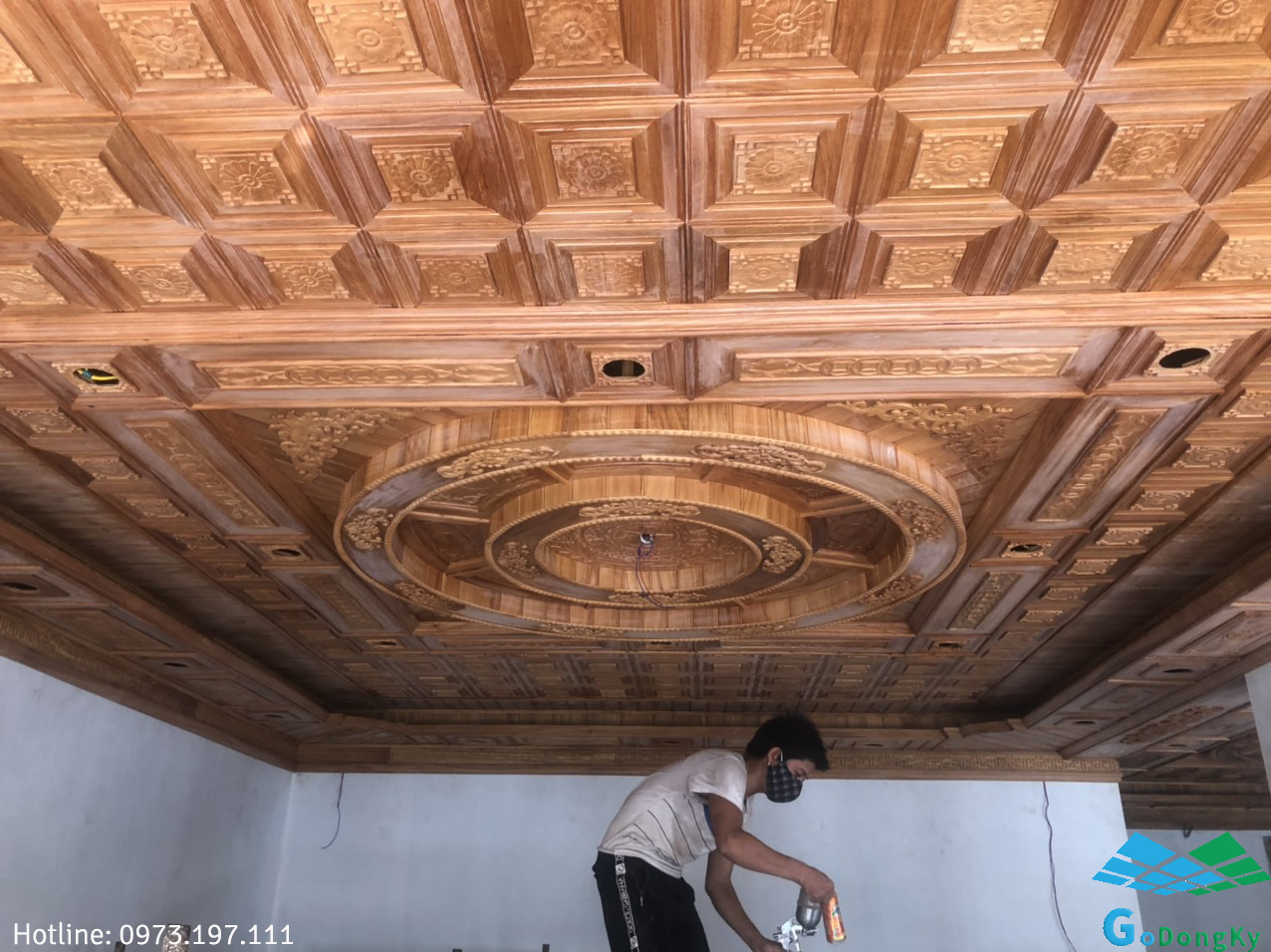 Mẫu trần gỗ gõ đỏ đẹp tại Tiền Giang