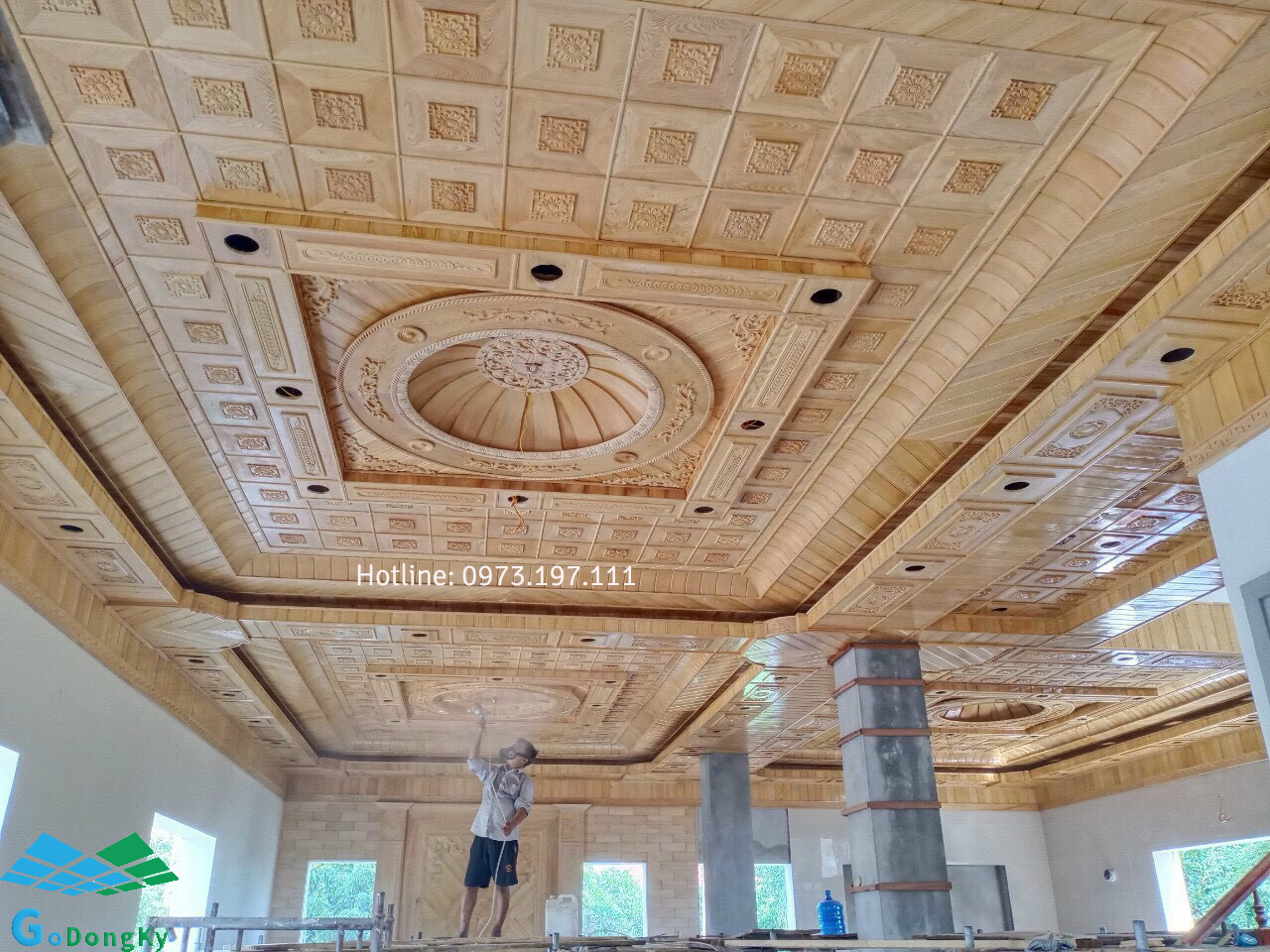 Mẫu trần gỗ hiện đại cho biệt thự đẹp