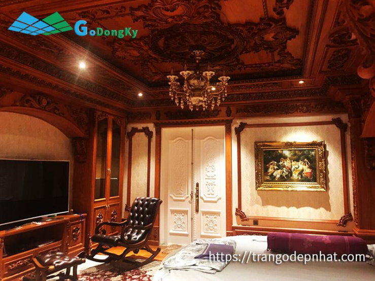 Trần gỗ đẹp phòng ngủ biệt thự