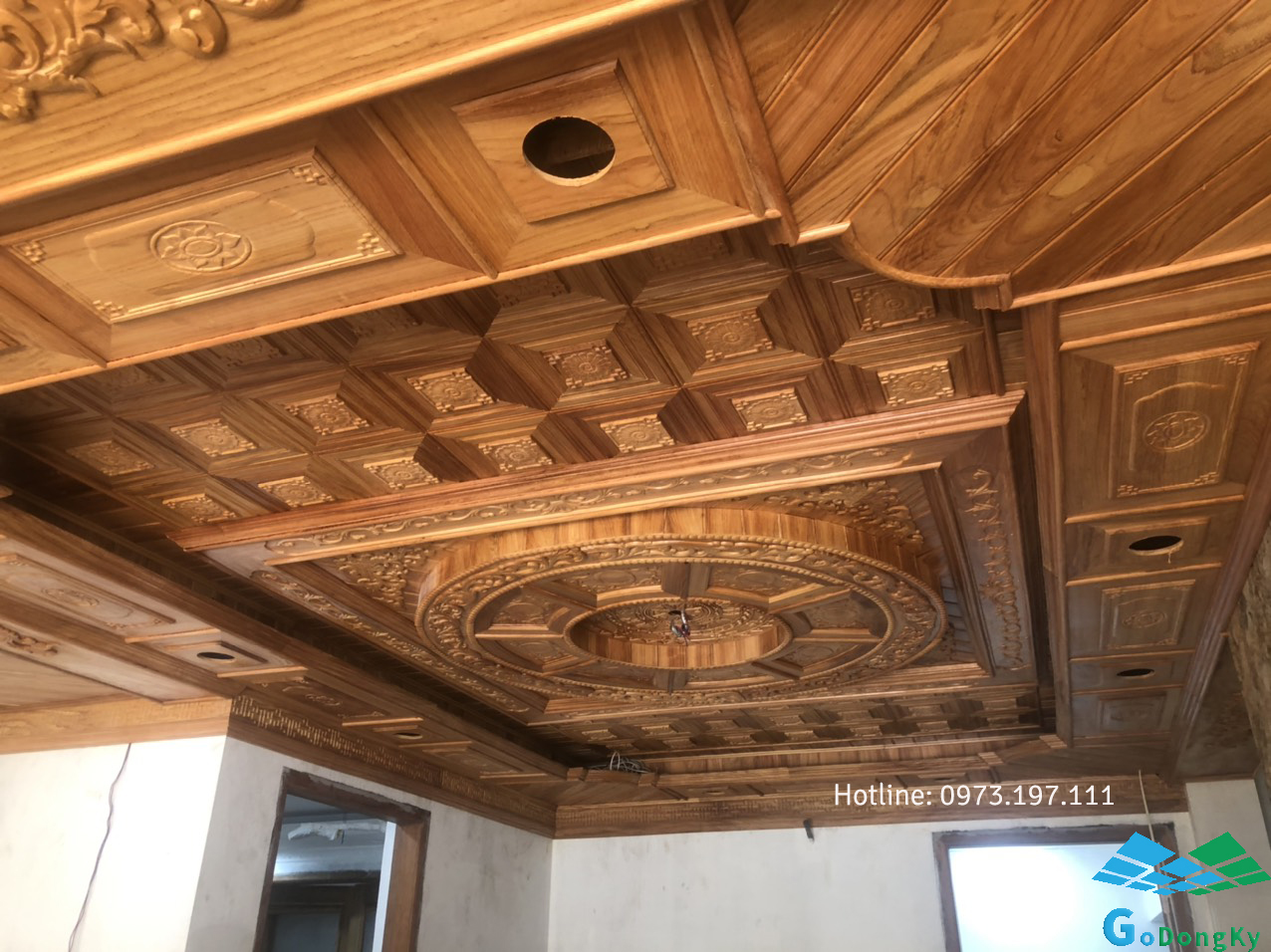 Trần gỗ gõ đỏ đẹp nhất hiện nay