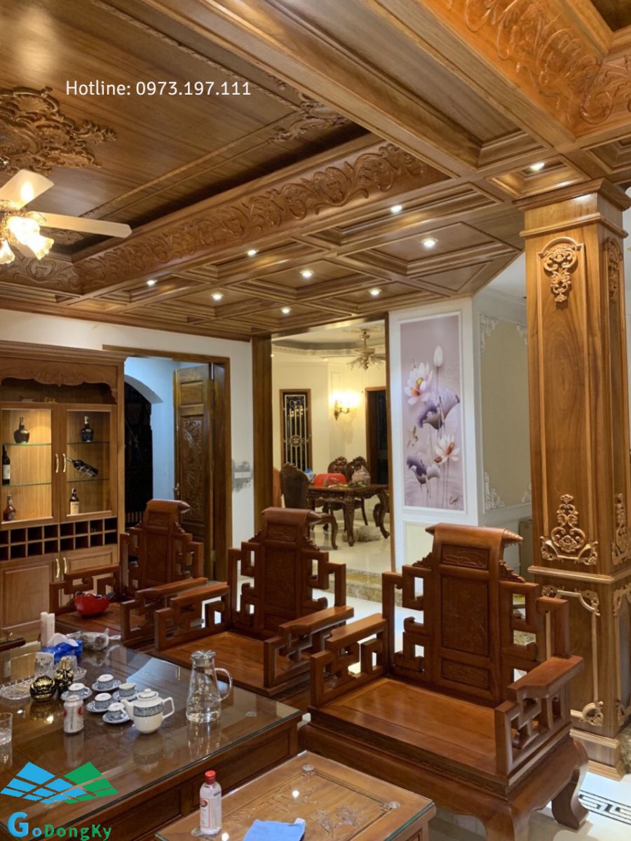 Trần gỗ phòng khách phong cách tân cổ điển