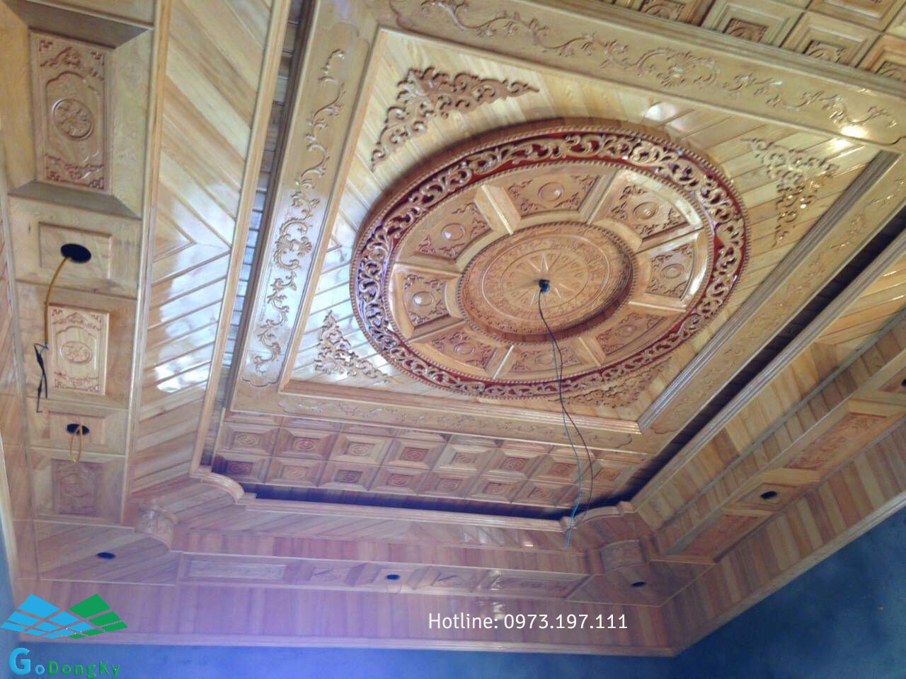 Vẻ đẹp trần nhà ốp gỗ tự nhiên