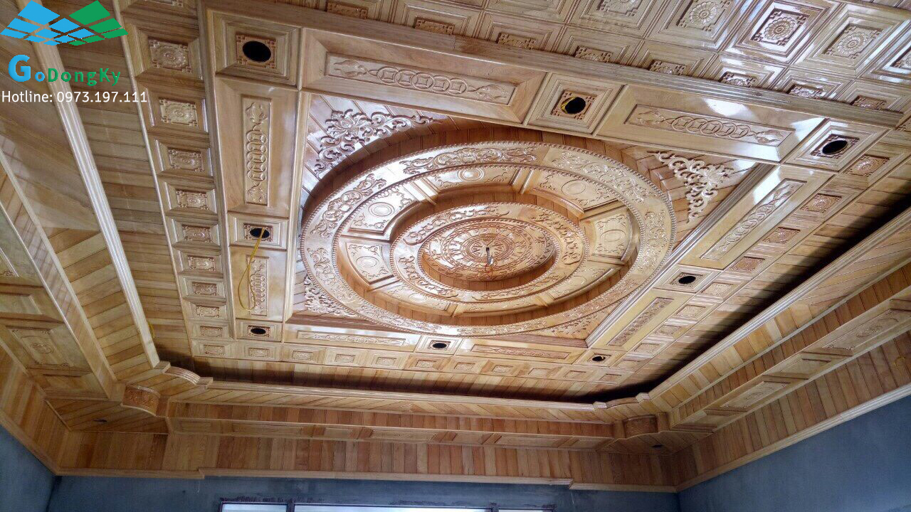 Trần gỗ pơ mu giật tam cấp cho phòng khách